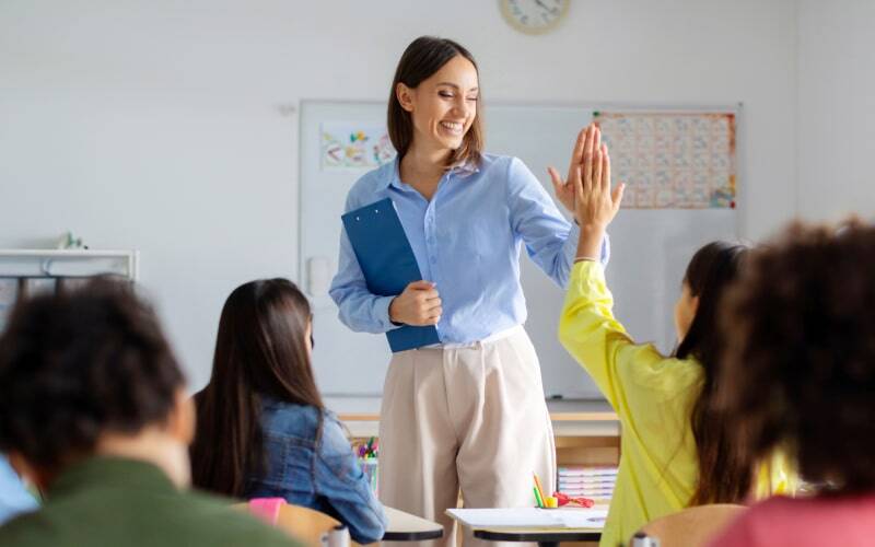 donde puedo estudiar para educadora