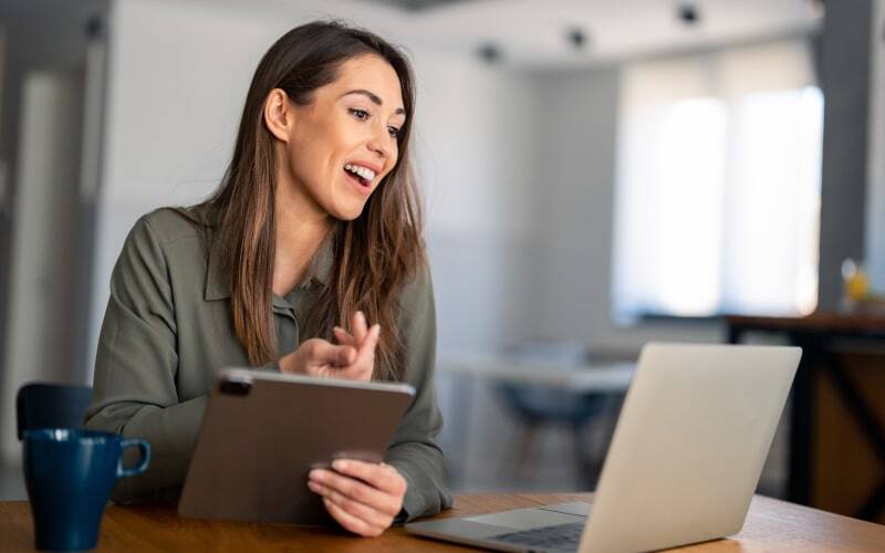 es mejor estudiar presencial o virtual